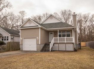 22 Grassmere Dr, Mastic Beach, NY 11951