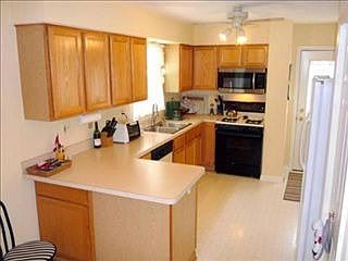 5th image of 410 N Wilson Ave