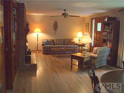 5th image of 28 N Overton Ave