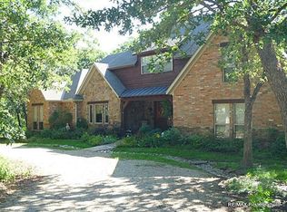 9497 Yellow Rose Ln, Pilot Point, TX 76258