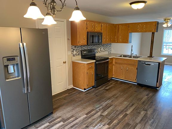 5th image of 360 Pioneer Dr