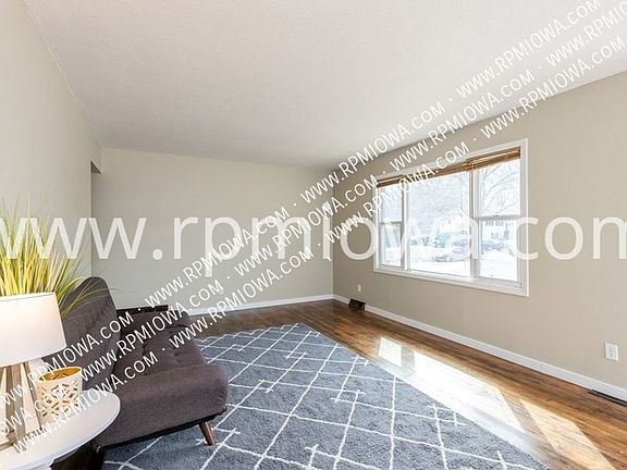 2nd image of 1402 Linden Dr