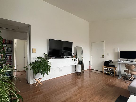 4th image of 1143 Wilcox Pl #0