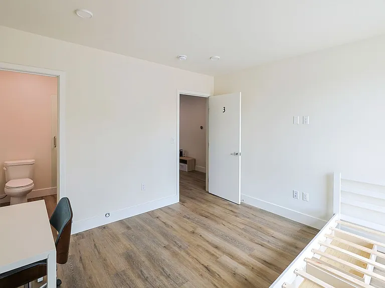 1118 W 37th Dr — Photo 6