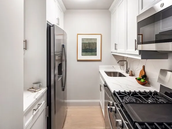 155 W 68th St APT 2107, New York, NY 10023