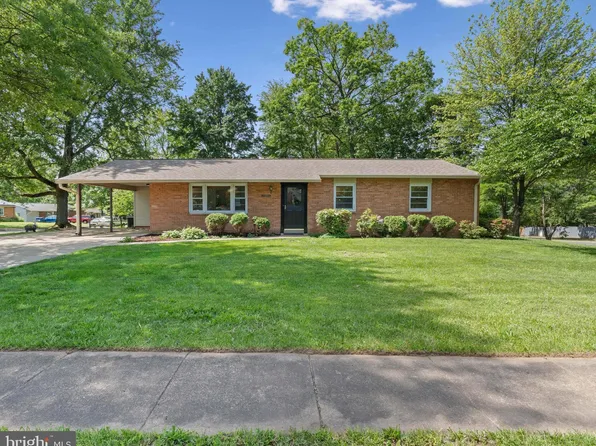 1321 Bayshire Ln, Herndon, VA 20170