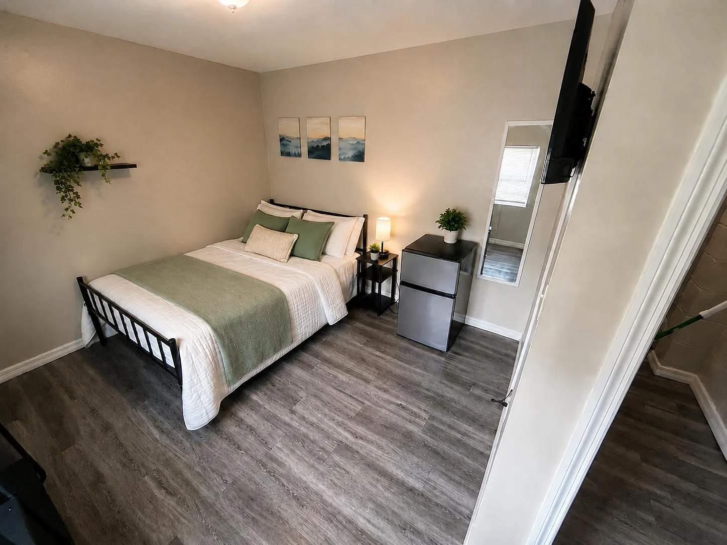 4 bed, 4.0 bath, 2144 sqft, $546 — Photo 2