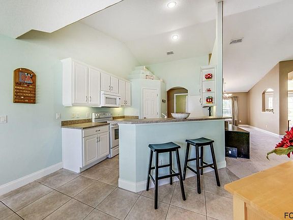 2nd image of 7 Westcliffe Ln