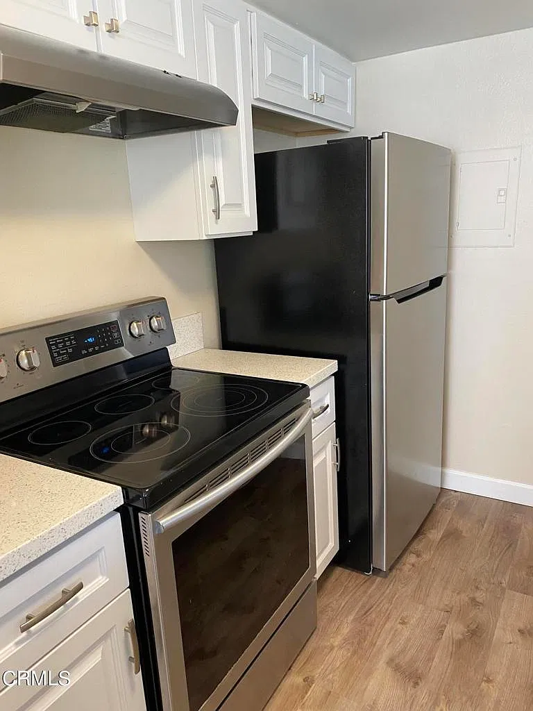 2 bed, 1.0 bath, 882 sqft, $2,700 — Photo 2