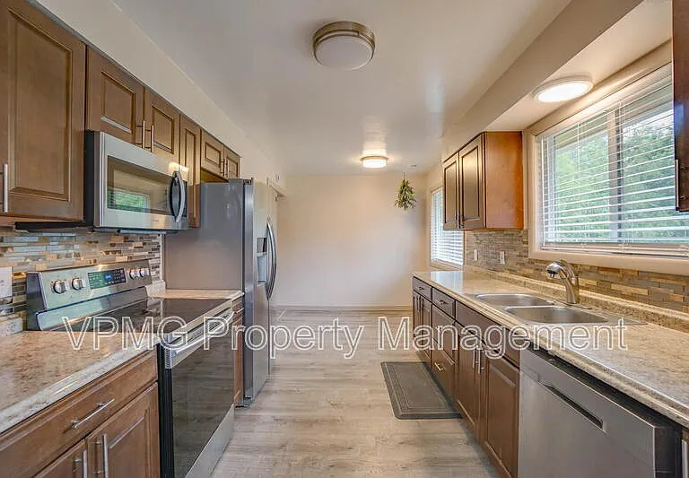 5404 NE 45th St — Photo 10
