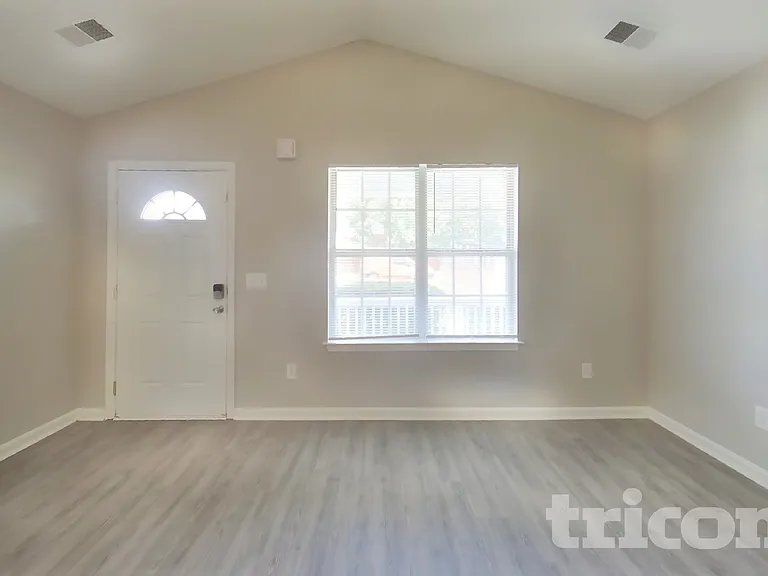 120 Oakbrook Village Rd — Photo 2