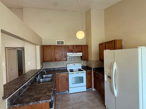 4th image of 9520 Culberson St