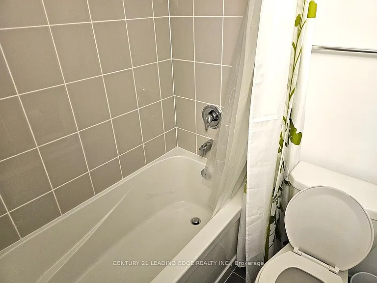 10 Spruce Pines Cres #2 — Photo 8