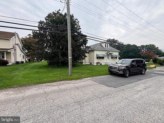 3rd image of 8025 Edgewater Ave