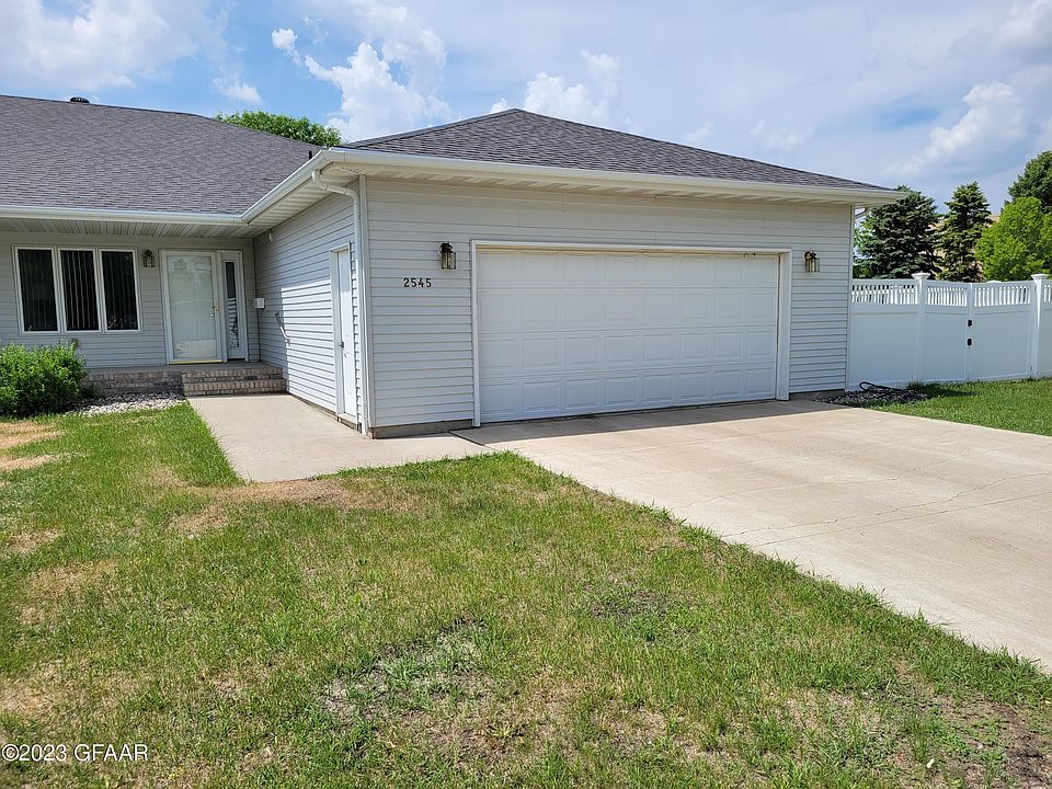 1st image of 2545 Pembrooke Dr