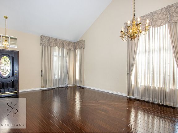 3rd image of 14844 Kelly Ct