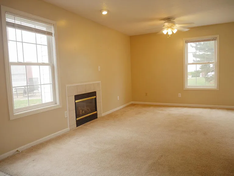 2622 E Oaklawn Ct — Photo 9