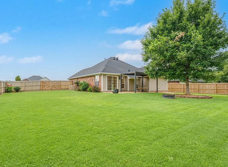 6820 Cutter Ct — Photo 20