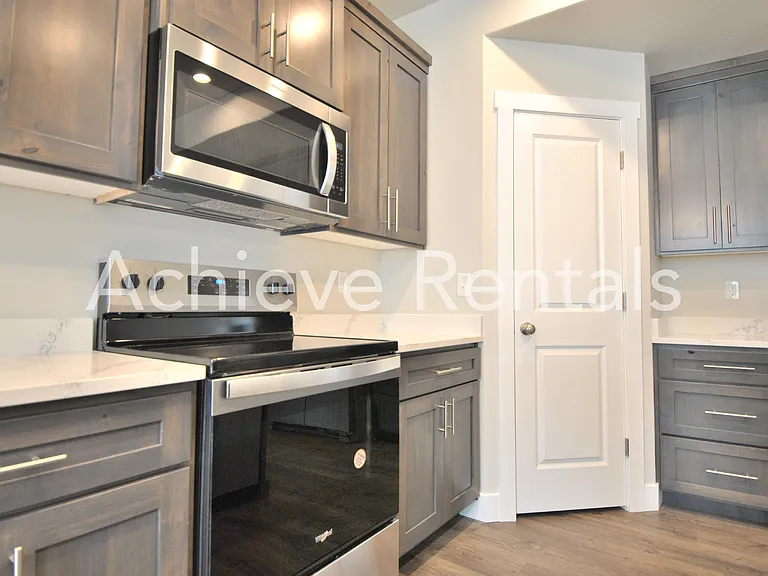 2207 S 1090 E — Photo 6