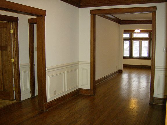 LARGE FOYER