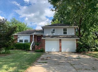 720 NW Cambridge Ct, Blue Springs, MO 64015