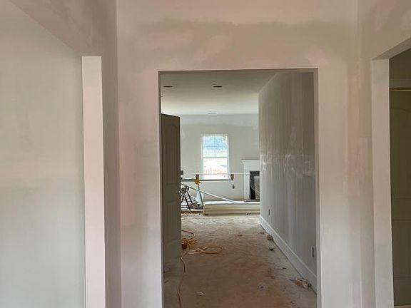 3rd image of 119 Spyglass Ln