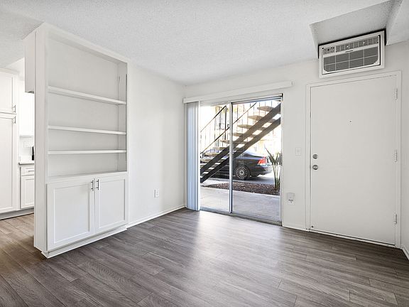 4th image of 1294 N Mollison Ave APT 217