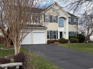 912 Towering Oak Ct, Purcellville, VA 20132