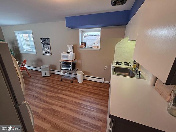 4th image of 424 Homan Ave