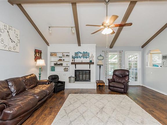 3rd image of 1612 Richmond Dr