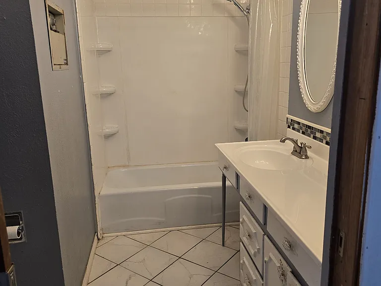 1620 Oakwood St — Photo 20