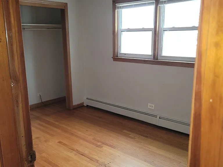 472 N Wolf Rd — Photo 2