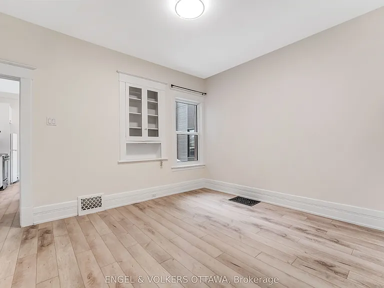 170 Ivy Cres #2 — Photo 6