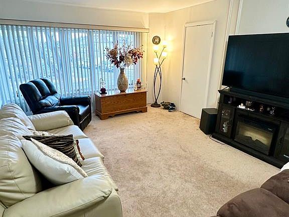 2nd image of 54 College Pl