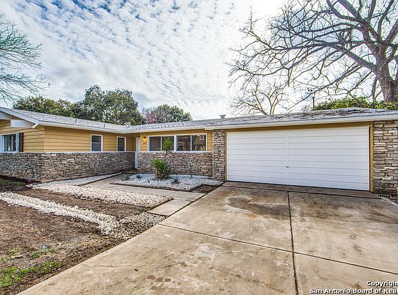 3rd image of 3018 Briarfield Dr