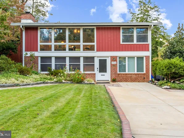 7702 Holmes Run Dr, Falls Church, VA 22042