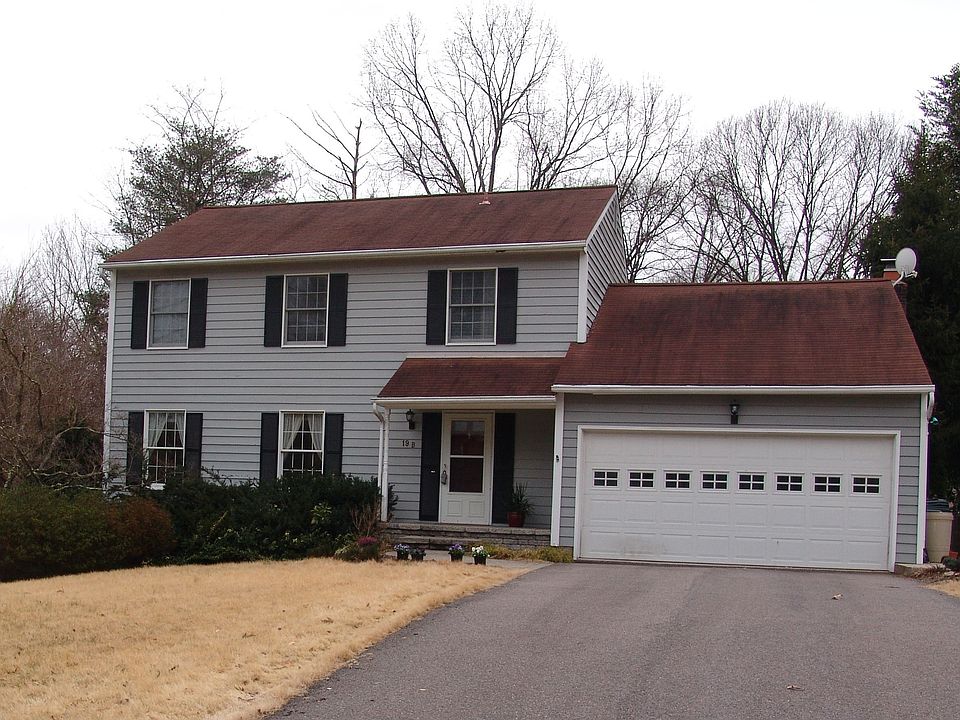 1st image of 19B Saint Ives Dr