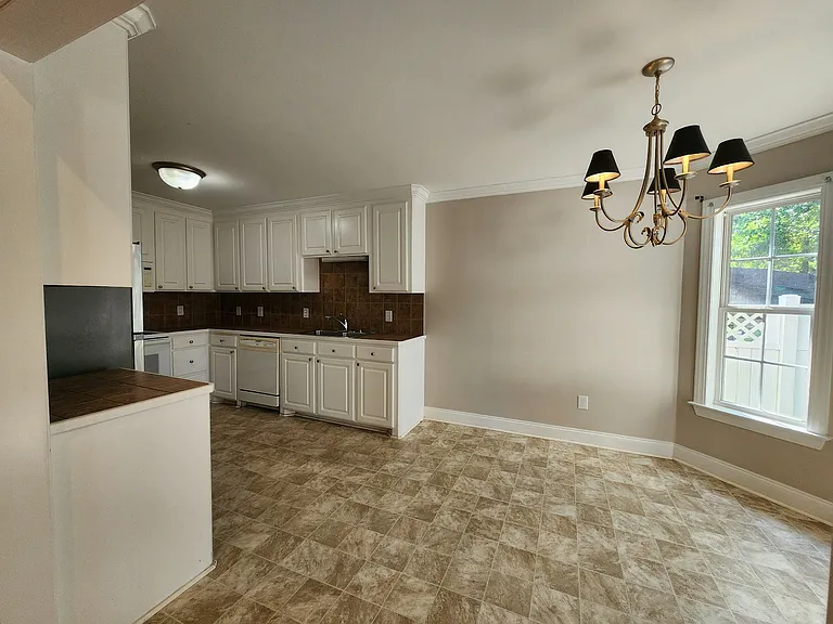 381 Rosemount Dr — Photo 5