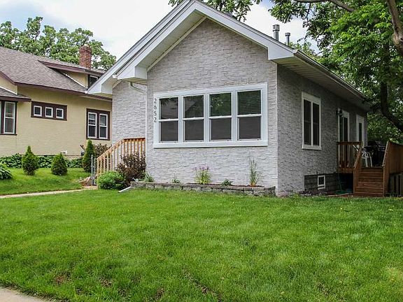2nd image of 2652 Buchanan St NE