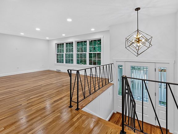 5th image of 601 Winter St