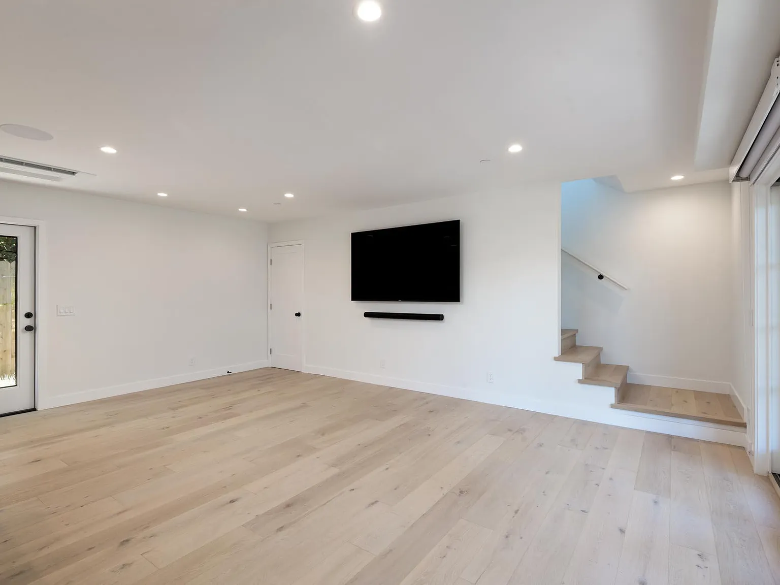 3 bed, 2.0 bath, 1500 sqft, $7,750 — Photo 4