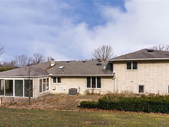 3rd image of 1155 Saint Ann Dr