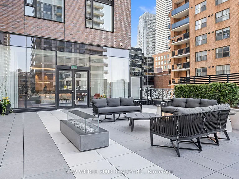 101 Roehampton Ave #411 — Photo 25