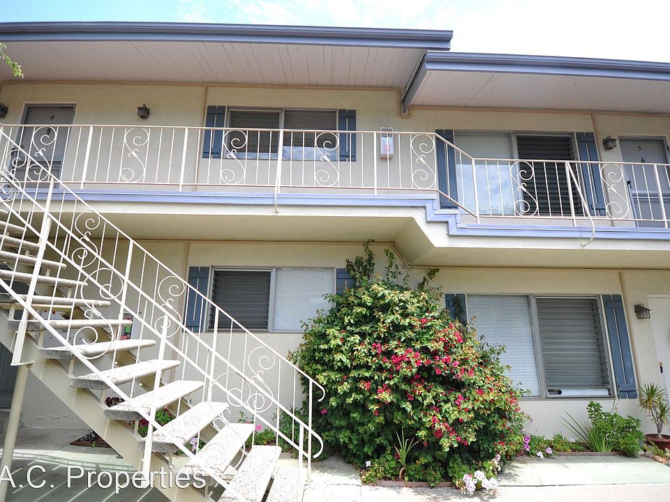 1st image of 121 W Arrellaga St #3