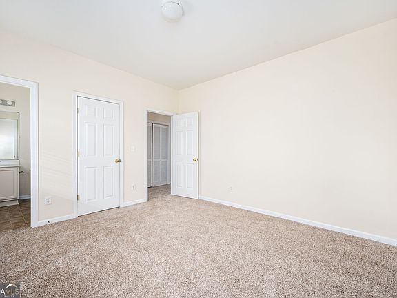 5th image of 2213 Leicester Way SE