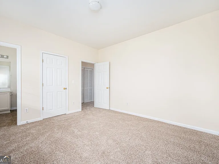 2213 Leicester Way SE — Photo 5
