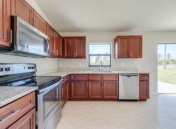 3rd image of 4108 SW 9th Pl