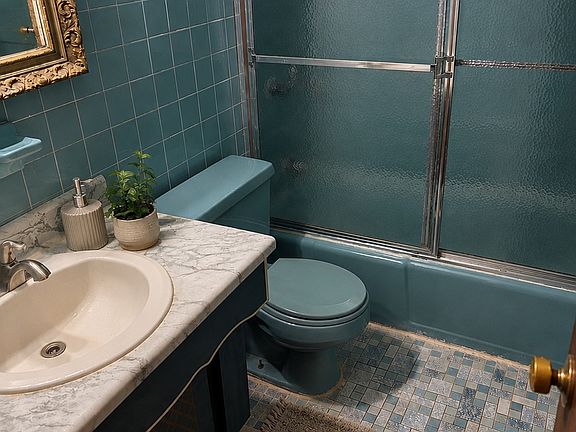4th image of 1934 82nd St Floor 3