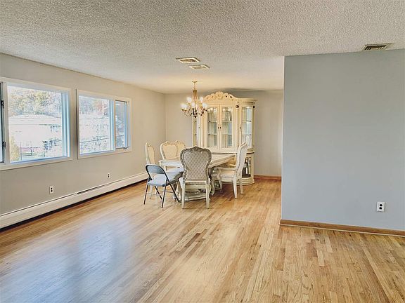 3rd image of 1050 Koelle Blvd #1