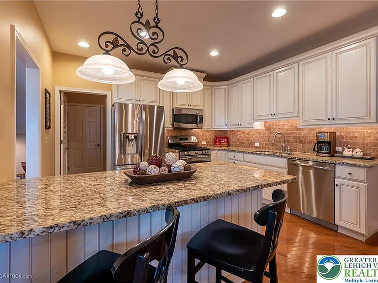 290 Inverness Cir — Photo 4
